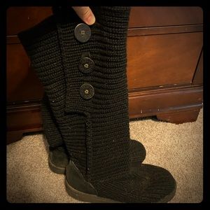 Classic UGG Cardy Sweater Boots! 🖤